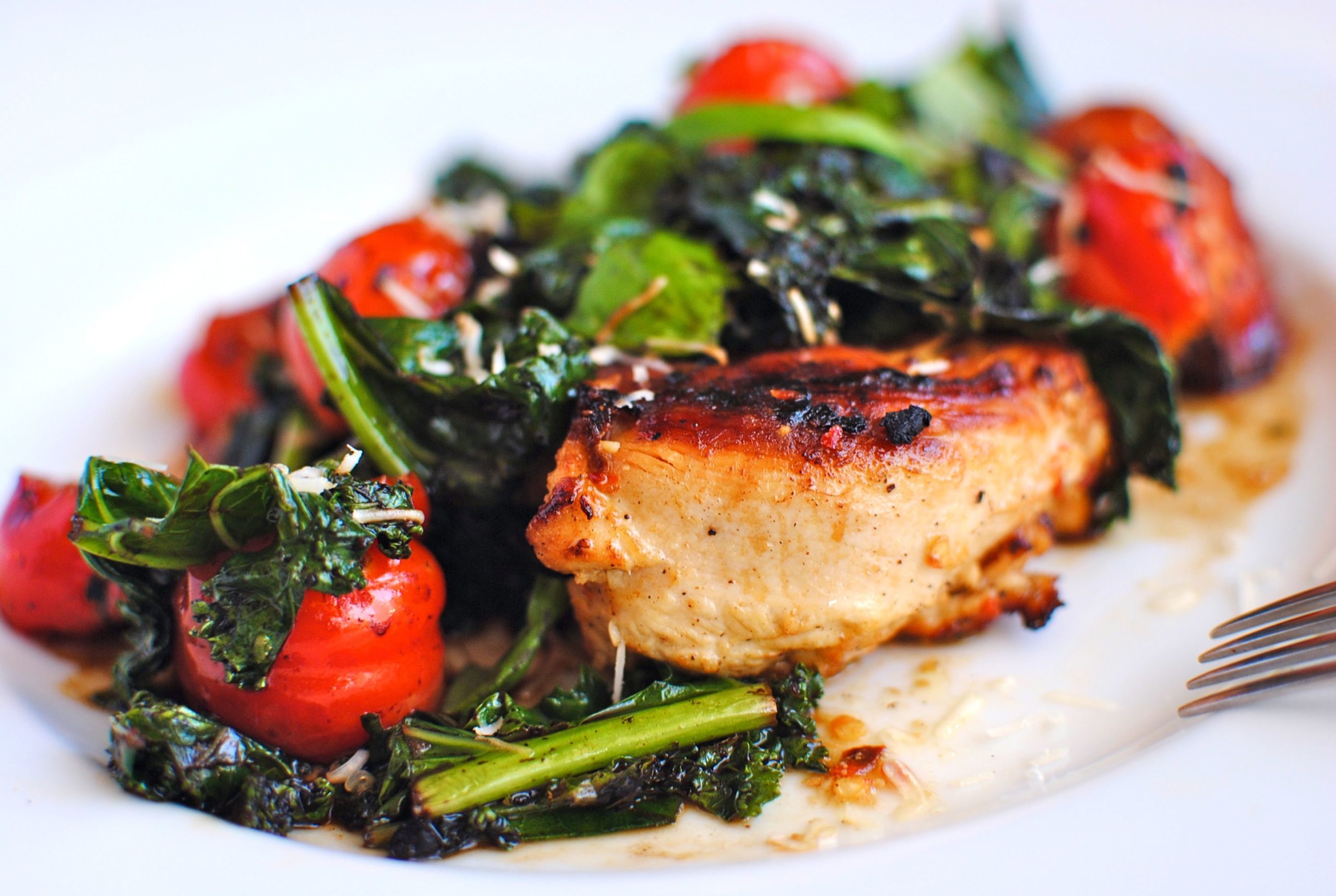 CHICKEN WITH SAUTÉED CHERRY TOMATOES & KALE - Team Evolve